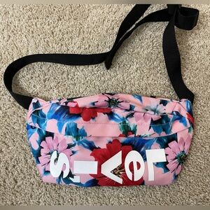 Levi’s floral belt bag activewear accessories vacation fitness gym girly